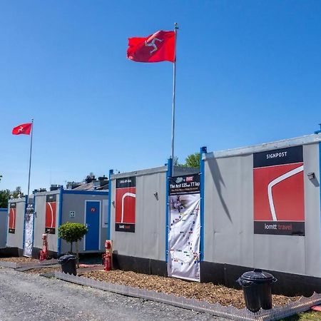 Iomtt Village At Isle Of Man Tt Douglas Exterior foto