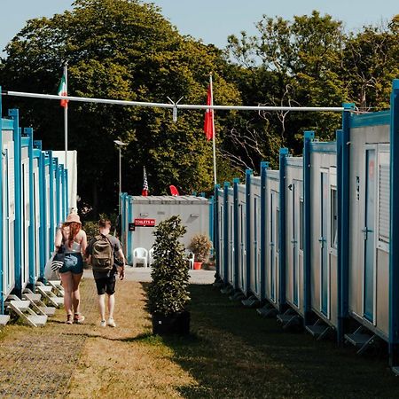 Iomtt Village At Isle Of Man Tt Douglas Exterior foto