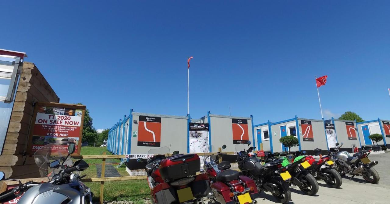 Iomtt Village At Isle Of Man Tt Douglas Exterior foto