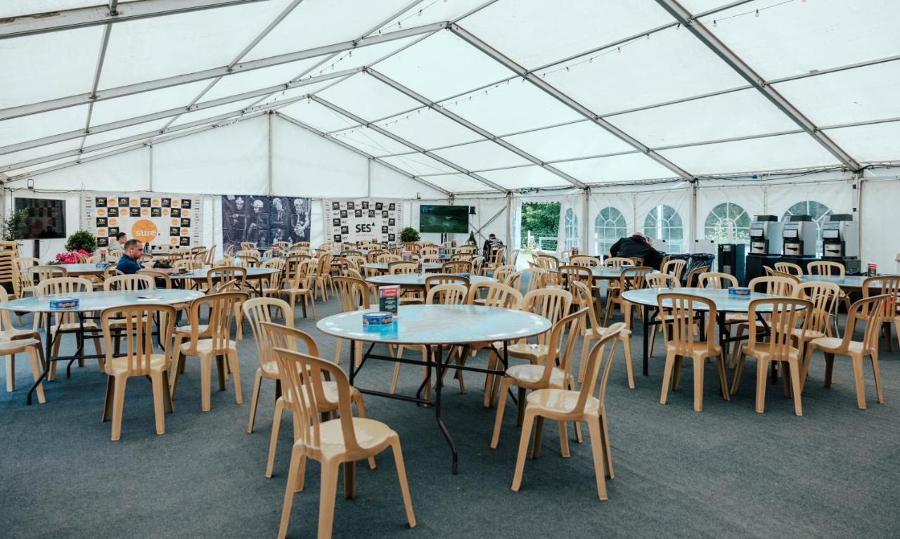 Iomtt Village At Isle Of Man Tt Douglas Exterior foto
